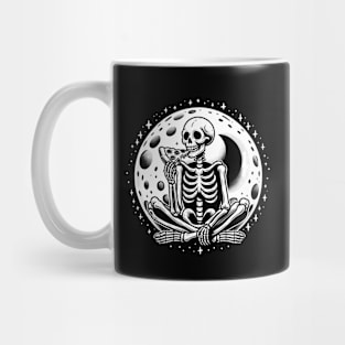 Skeleton enjoying a Slice of Pizza Mug